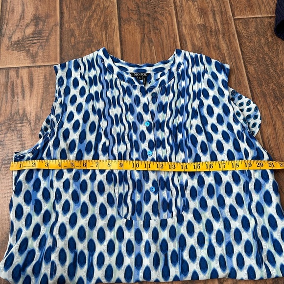 Nic and Zoe Blue and White Sleeveless Top - Picture 2 of 4